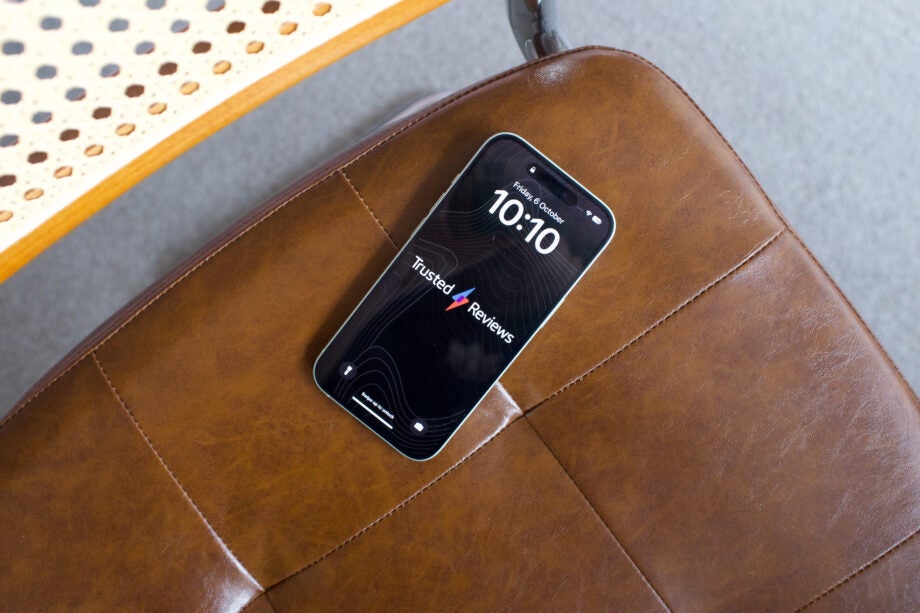 Removing the Torch Icon from Your iPhone Lock Screen: A Step-by-Step Guide